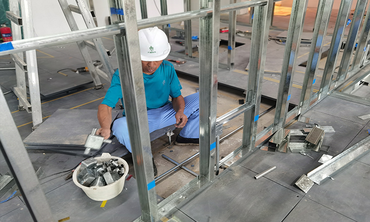 閔行外企海道爾夫辦公室施工現(xiàn)場齊建施工人員