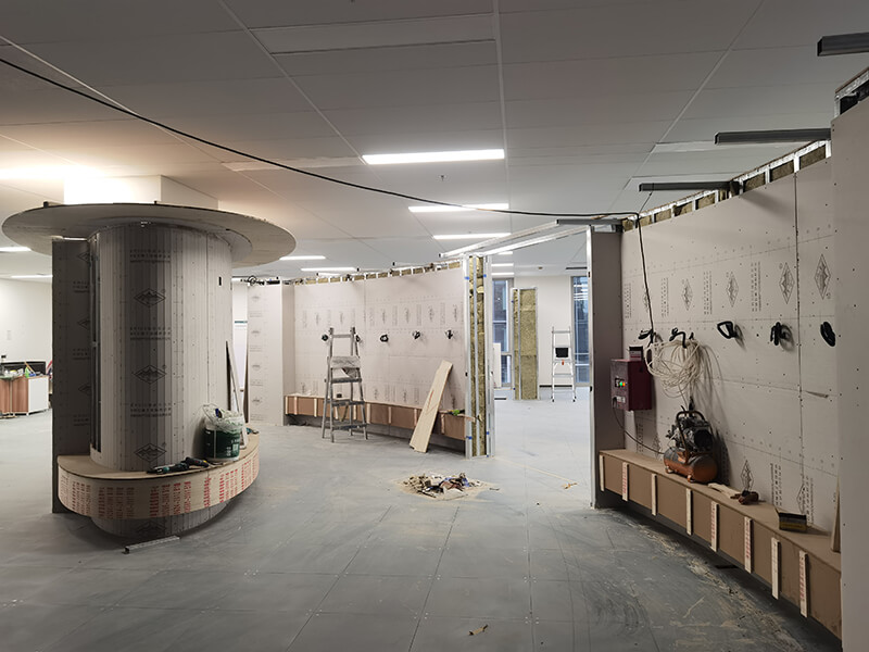 上海辦公室裝修輕鋼龍骨隔斷施工現場圖2