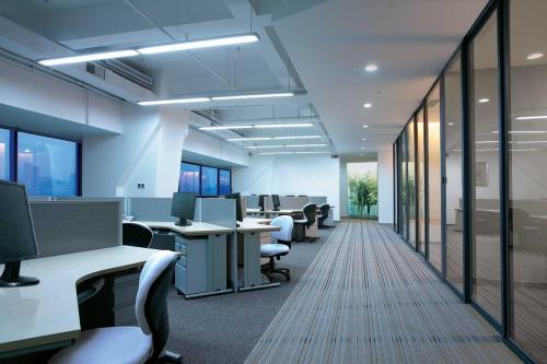 上海辦公室裝潢時怎樣防止過度裝潢